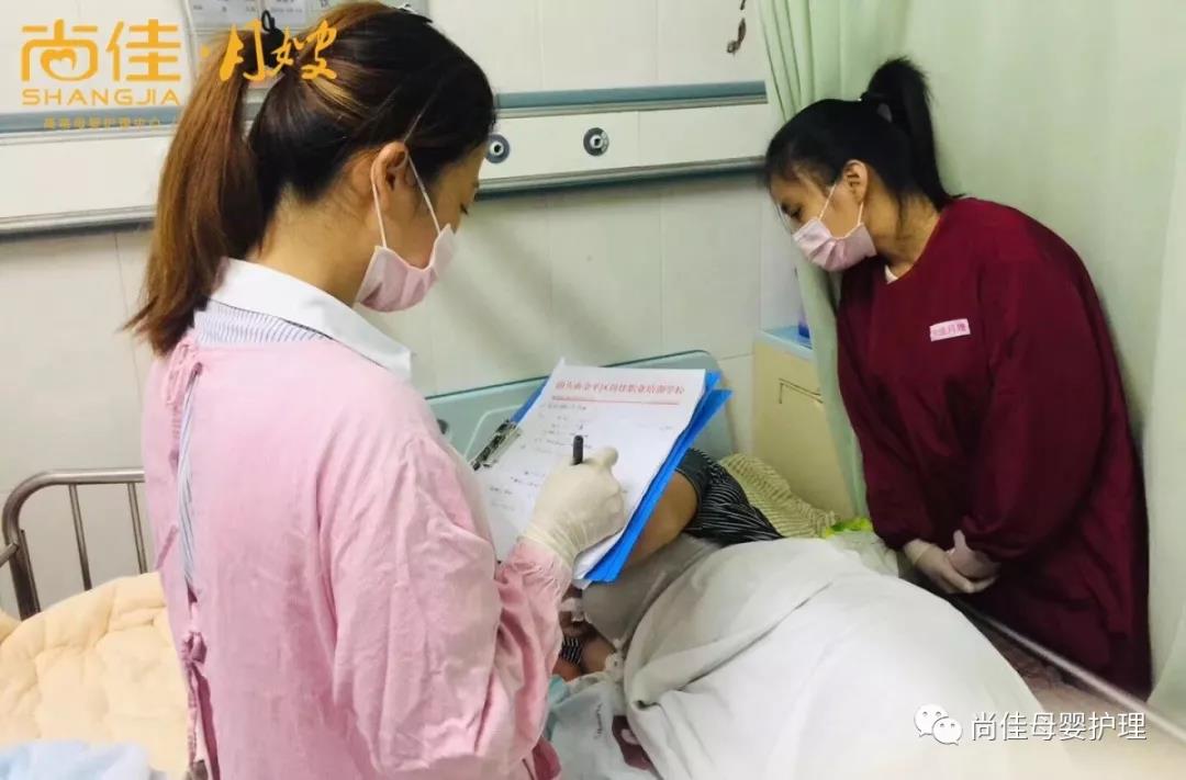 尚佳專業(yè)月嫂丨母乳丨你還認(rèn)為初乳很臟，要擠掉的嗎？